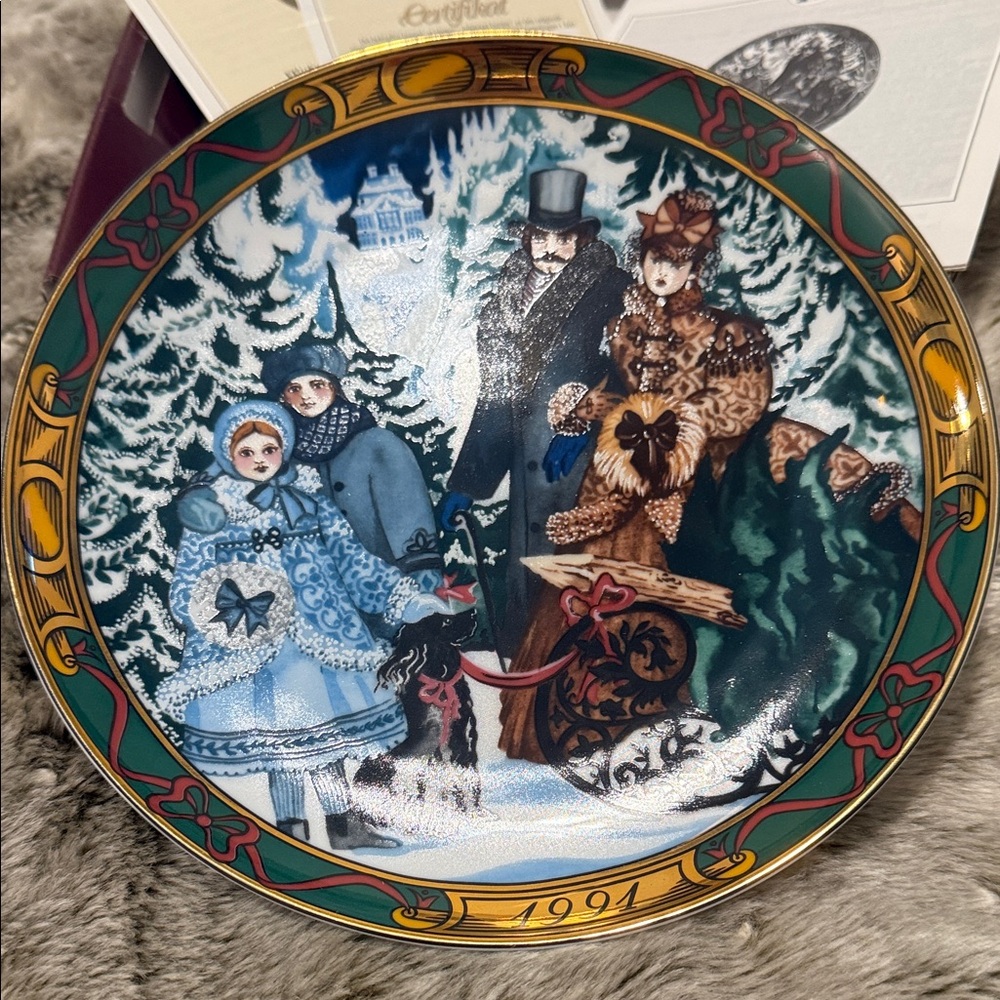 Royal Copenhagen Den Kaere Familie Collector Plate